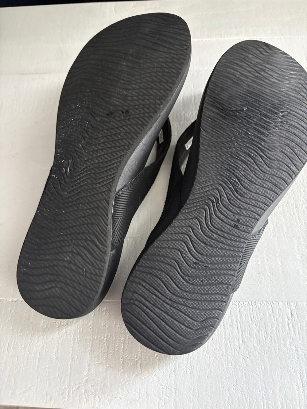 Reef Black Quilted Footbed Flip Flops - Picture 4 of 4